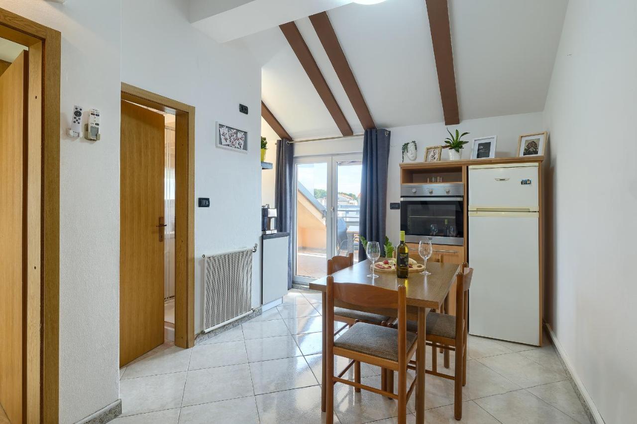 Apartments Ari And Bonnie - Cozy With Roof Terrace Pula Exterior foto